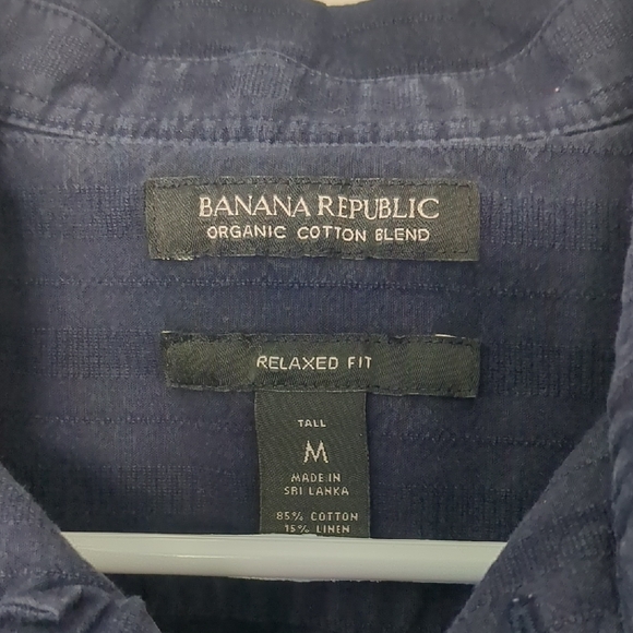 Men's M-Tall Banana Republic Navy Short-Sleeve Button-Up Shirt - Picture 2 of 3